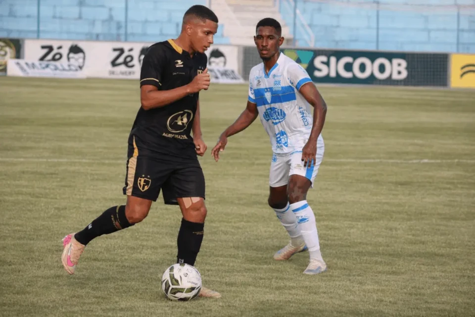 Jataiense vence o Crac fora e fica a um empate da vaga na Série D