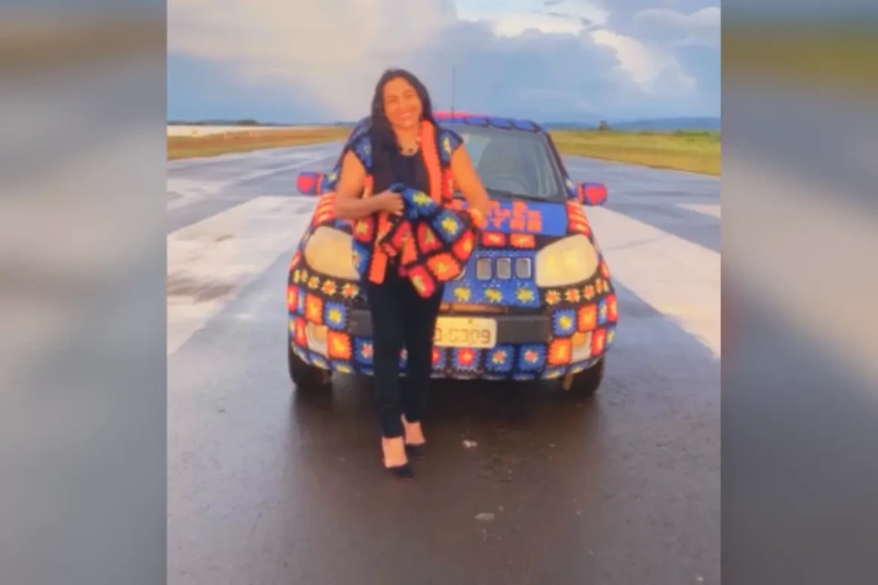 Mulher de Itaberaí cobre carro de crochê para chamar atenção de Luciano Huck (Foto: Reprodução)
