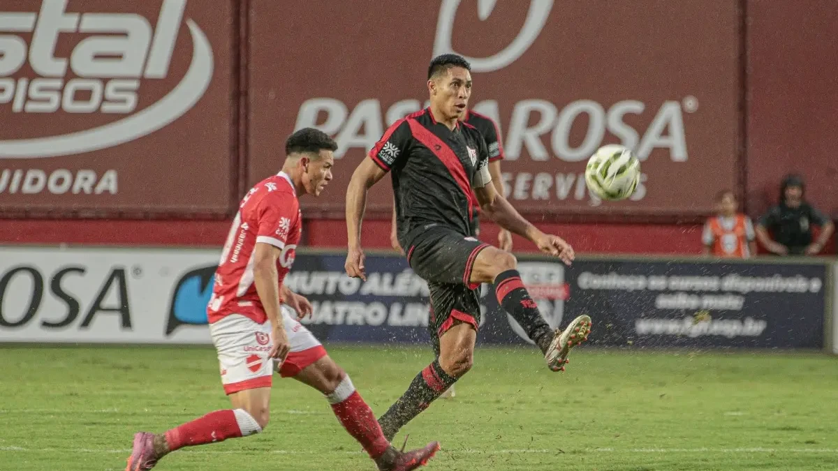 Partida entre Atlético e Vila Nova na primeira fase do Goianão