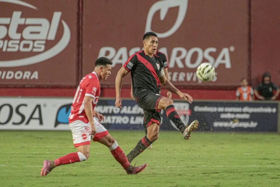 Partida entre Atlético e Vila Nova na primeira fase do Goianão