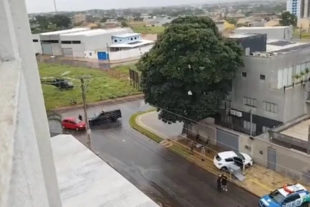 Carro foi recuperado após perseguição - (Foto: reprodução;PM)