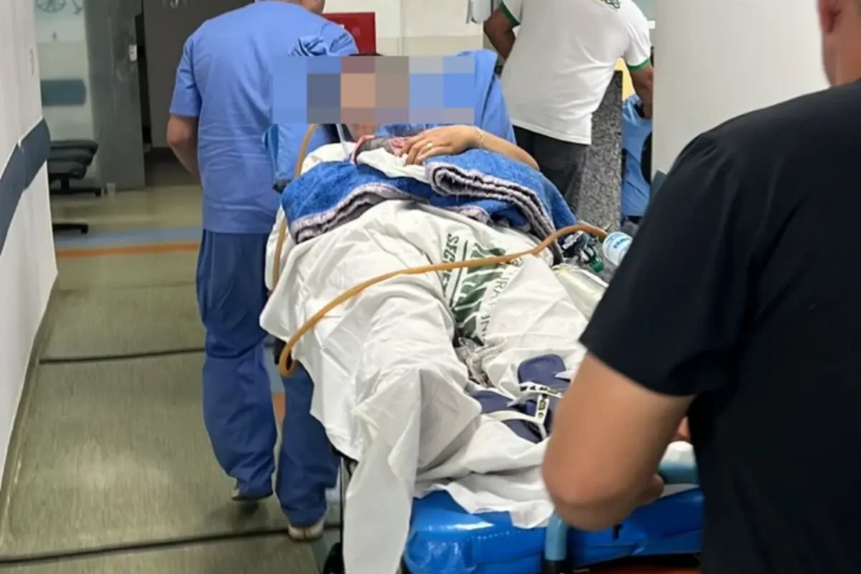 Imagem da mulher já no hospital em Goiânia