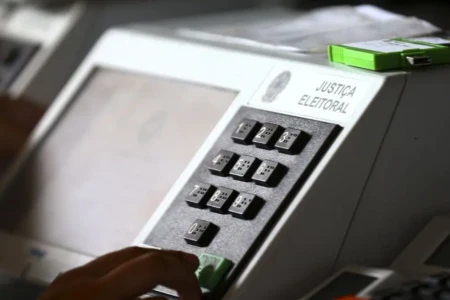 Equipamento eletrônico durante fase de testes