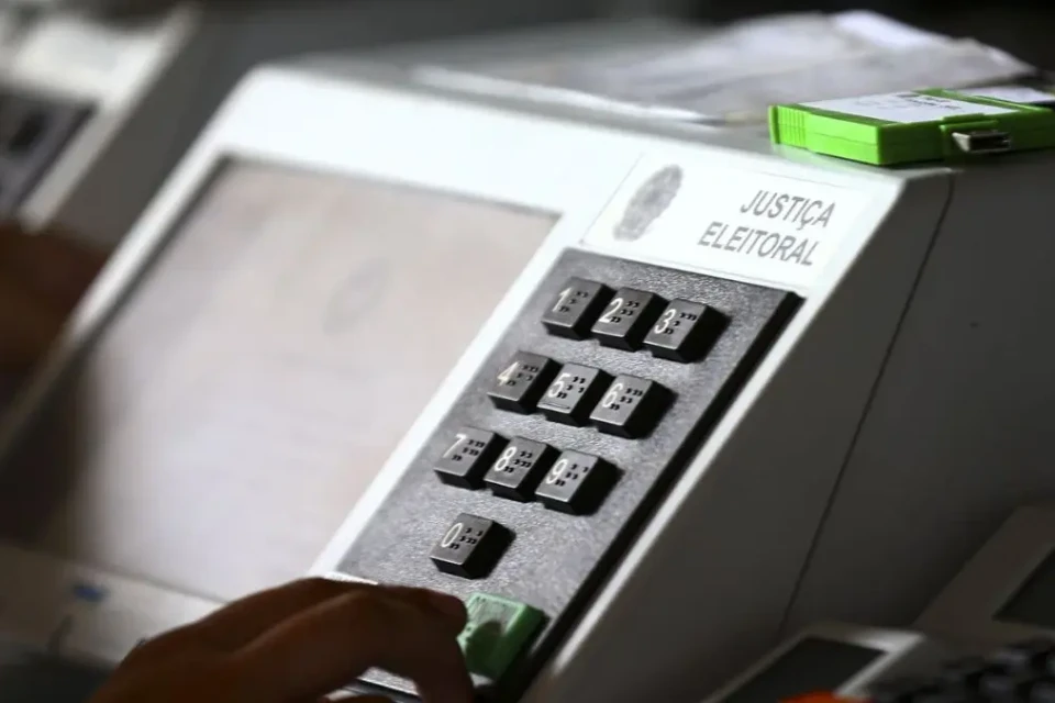 Equipamento eletrônico durante fase de testes