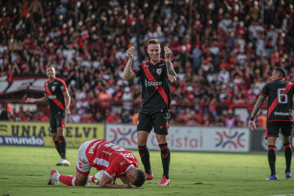 Vila Nova ainda não venceu clássicos em 2026