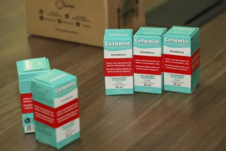 Frascos de cetamina apreendidos - (Foto: Foto: Hully Paiva/Secom Curitiba)