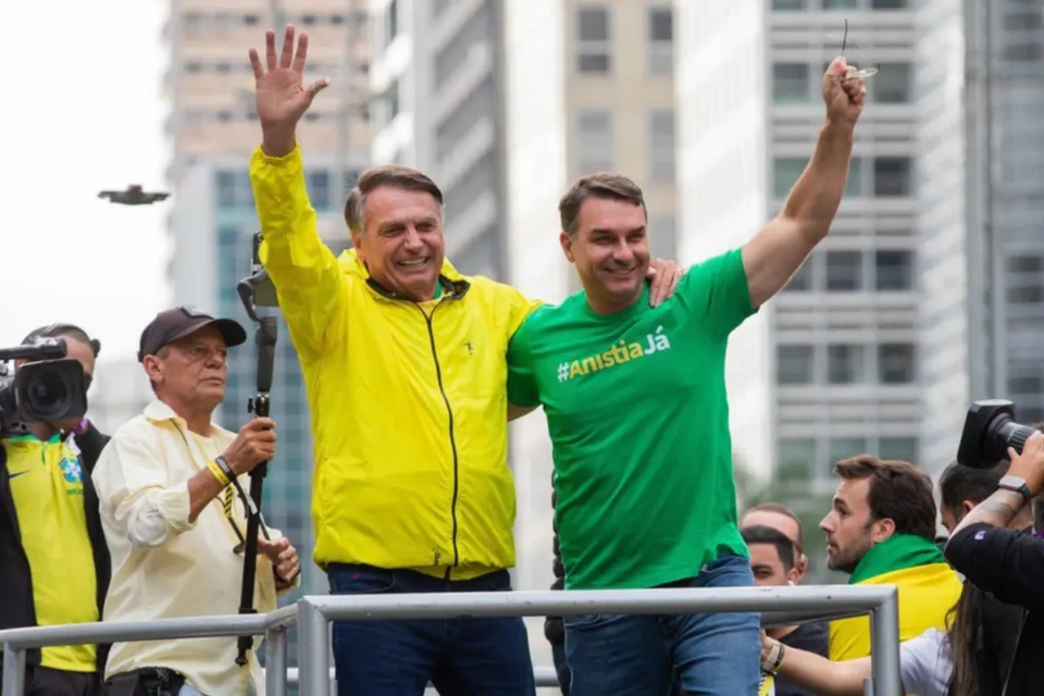 Ato na Paulista reúne Flávio, Nikolas e governadores em ensaio para reunificar direita