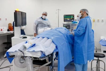 Inovação no Crer: médico detalha 1ª cirurgia com polilaminina em paciente goiano (Foto: Divulgação)
