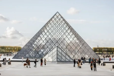 Presidente do Museu do Louvre pede demissão quatro meses após roubo (Foto: Instagram)