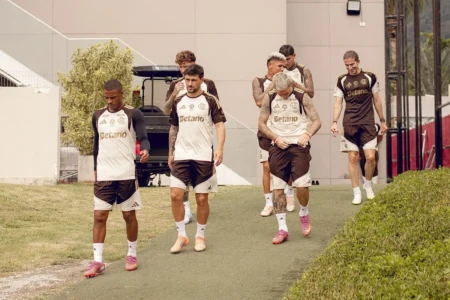 Jogadores do Flamengo durante atividade no CT