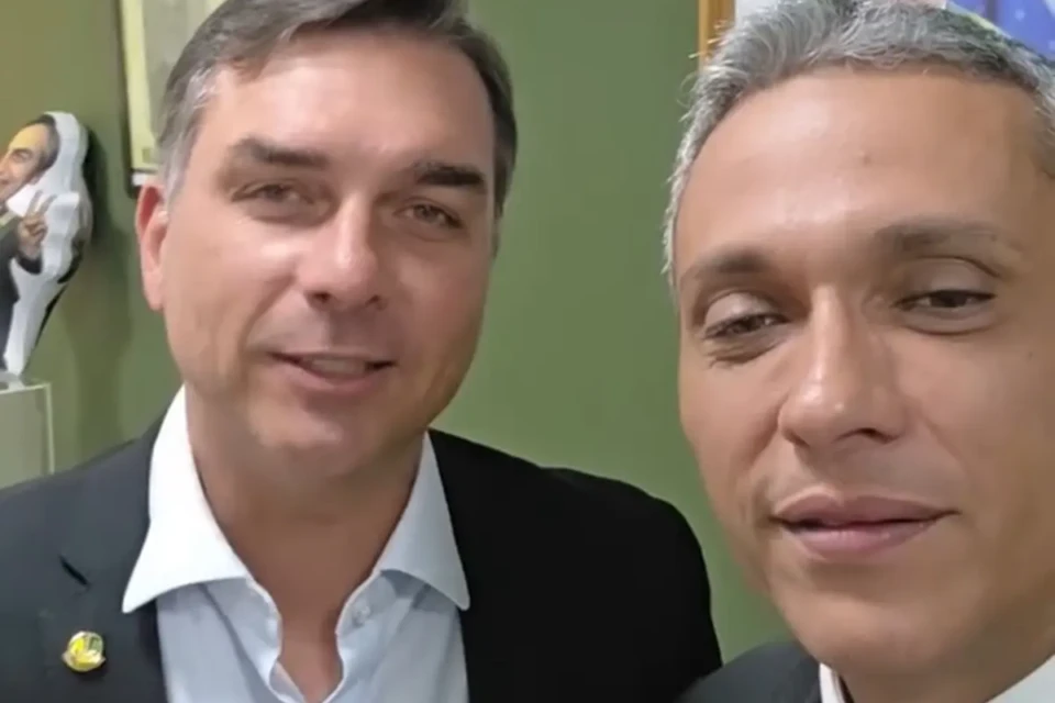 flávio-bolsonaro-e-gustavo-gayer