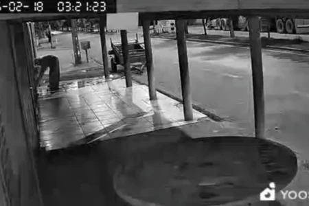 Suspeito ateando fogo no açougue a mando de fazendeiro - (Foto: reprodução.PC)