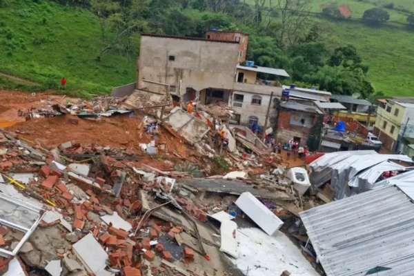 enchentes deslizamentos desaparecidos Zona da Mata Tragédia em Minas Gerais: número de mortos por temporais em Juiz de Fora e Ubá chega a 38