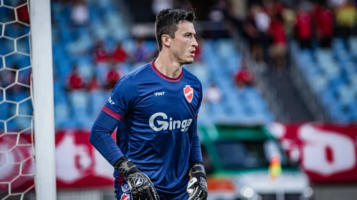 Airton em partida pelo Vila Nova