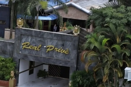 MotoGP: de olho em turistas estrangeiros, casa de entretenimento adulto contrata intérprete e irá atender apenas com reserva