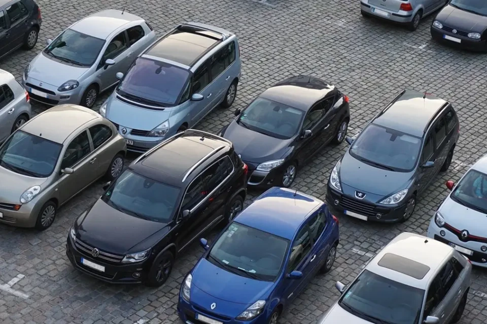 Governo veta estacionamento exclusivo para advogados em órgãos de Justiça