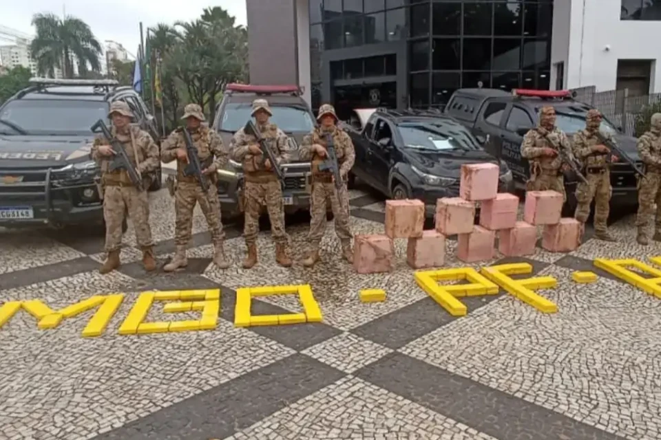 Drogas apreendidas foram apresentadas à PF, em Goiânia - (Foto: divulgação/PM)