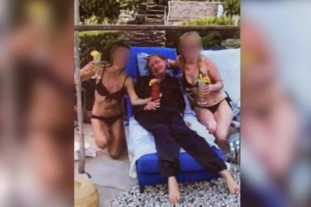 Stephen Hawking: presente nos arquivos de Epstein (Foto: Reprodução)