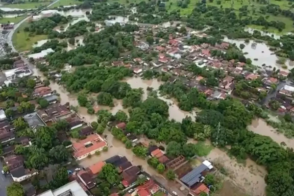 Cidade de Jussara no início da semana após as enchentes