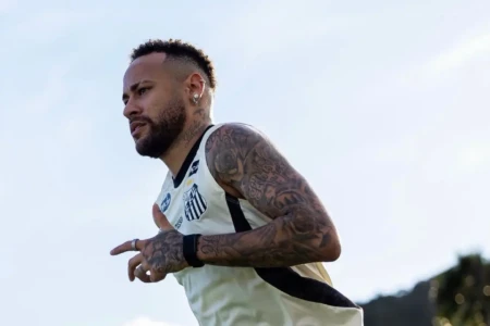 A 20 dias da convocação, Neymar luta por espaço na Seleção