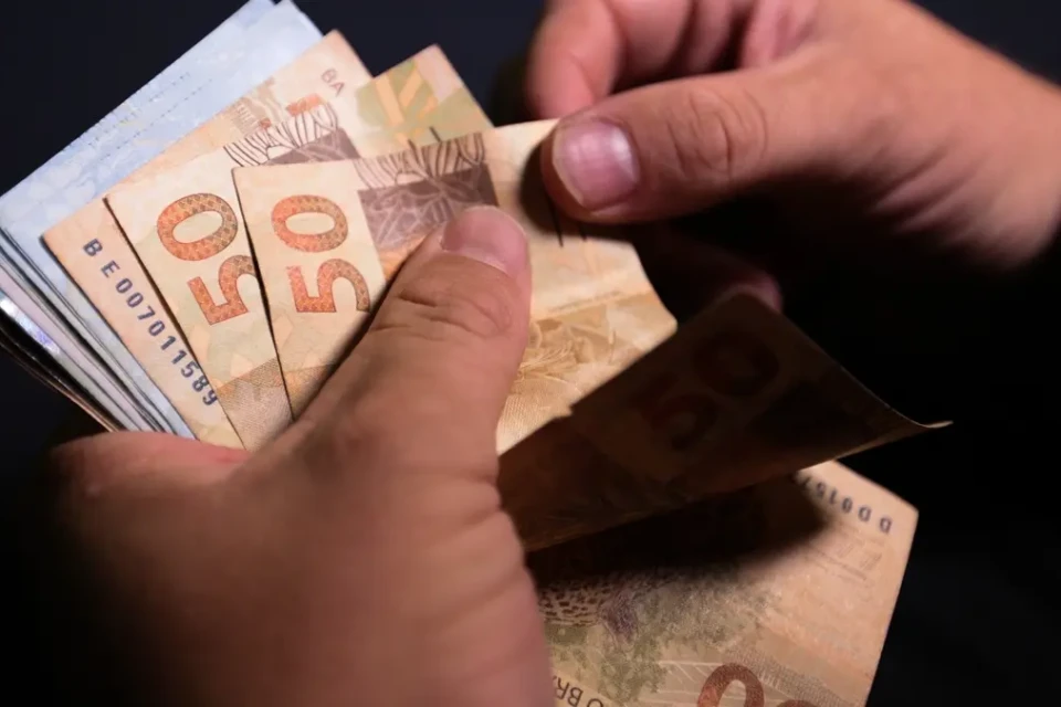 Saiba como limpar o nome no Serasa com o Desenrola Brasil 2.0 Quem está com o nome sujo no Serasa pode usar o programa