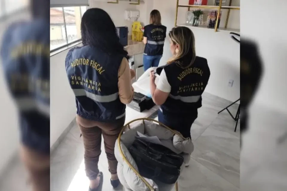 Clínica da biomédica foi interditada - (Foto: divulgação/PC)