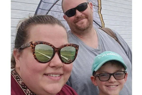 Mãe do garoto desabafou: "Perdi os dois" Menino mata o pai após ser proibido de jogar videogame no seu aniversário de 11 anos