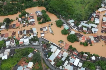 Lula e ministros viajam neste sábado a áreas atingidas pela chuva em MG e anunciam medidas Haverá anúncio de verbas para drenagem