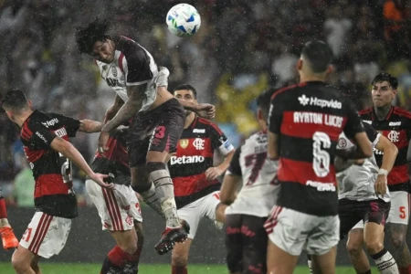 Lanús aproveita erros, supera o Flamengo na prorrogação e conquista a Recopa