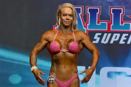 Valéria Braz, bombeira militar e fisiculturista - (Foto: reprodução/Corpo de Bombeiros)