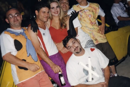 'Seus' cabelo é da hora... Como está a musa de 'Pelados em Santos' 30 anos depois? Nereide Nogueira guarda vestido e a piteira do clipe