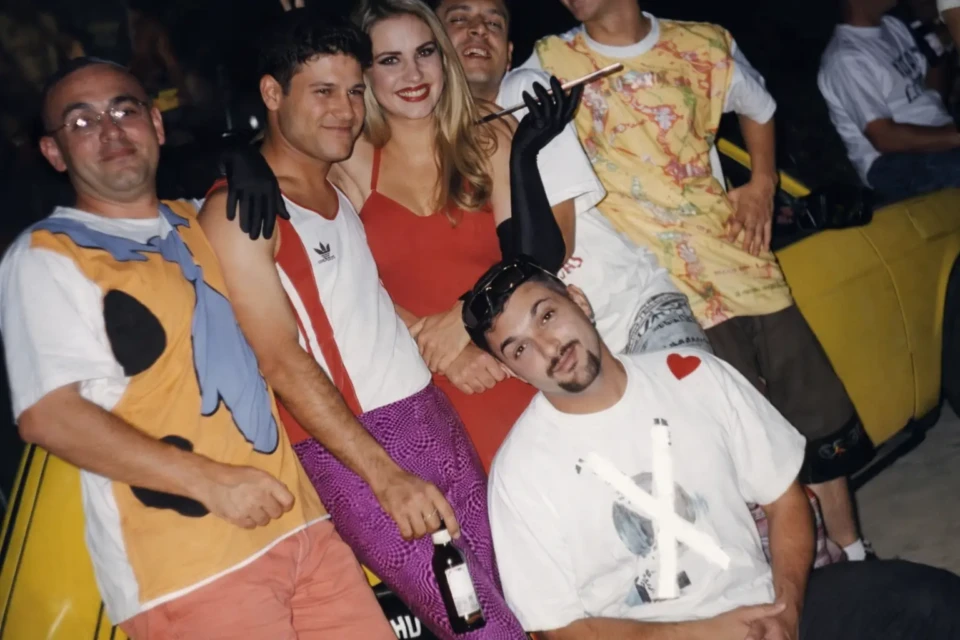 'Seus' cabelo é da hora... Como está a musa de 'Pelados em Santos' 30 anos depois? Nereide Nogueira guarda vestido e a piteira do clipe