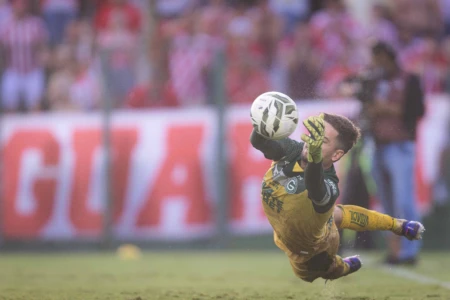 Nas penalidades Goiás elimina a Anapolina e está na final do Campeonato Goiano