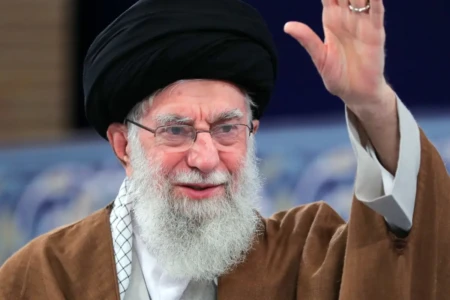 Assassinado por Trump e de Netanyahu, Khamenei liderou Irã por mais de 35 anos (Foto: redes oficiais)