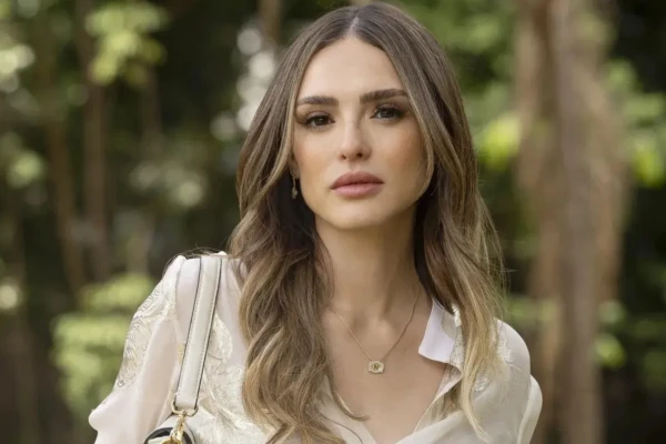 Isabelle Drummond diz que enfrenta preconceito por ser evangélica: 'Agravado pela política' "Não existe nada na minha vida