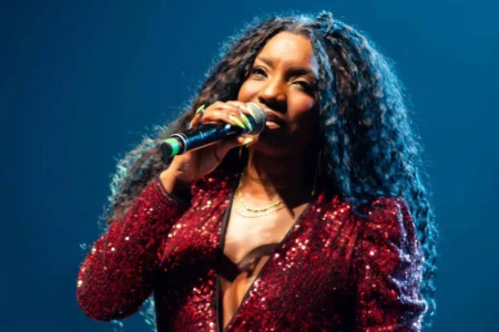 Cantora Adriana Araújo entra em coma após aneurisma cerebral