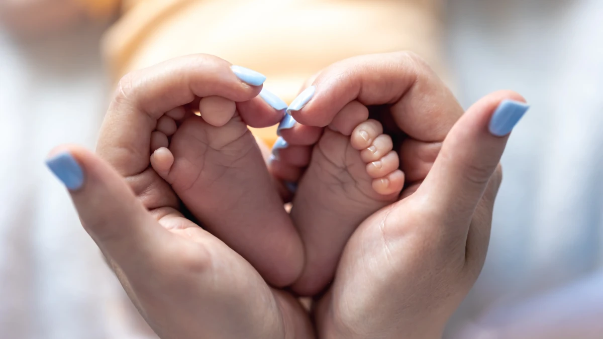 Recém-nascido foi abandonado dentro de caixa às margens da GO-403, em Senador Canedo