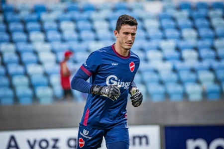 Airton em passagem pelo Vila Nova