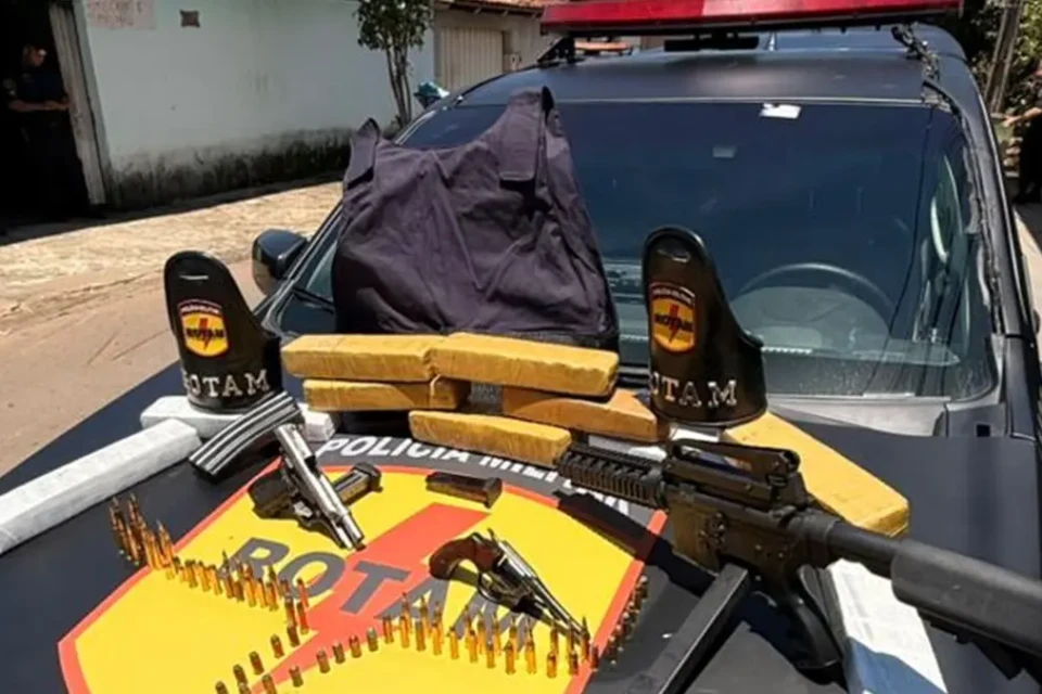 Rotam apreende fuzil, pistola, revólver e drogas após confronto em Goiânia