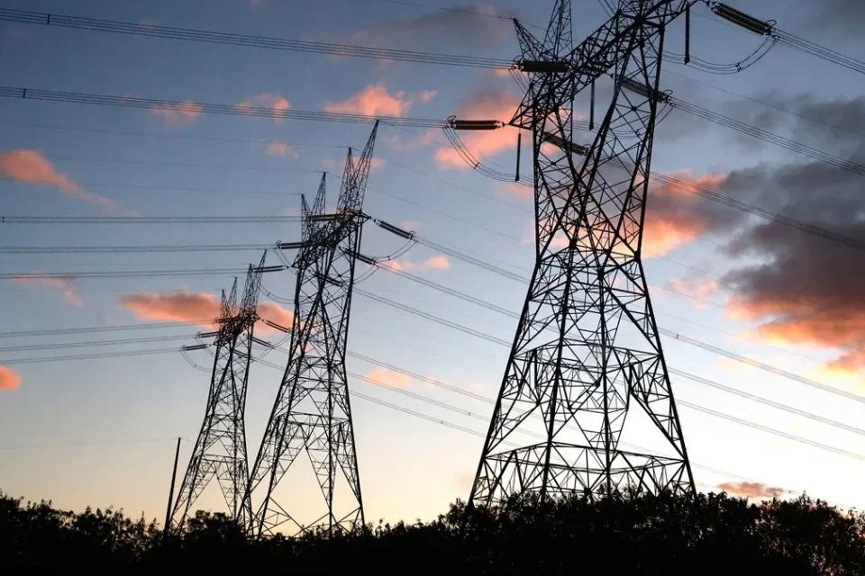 'Troca de concessionária', diz Caiado após Goiás alcançar melhor resultado no fornecimento de energia