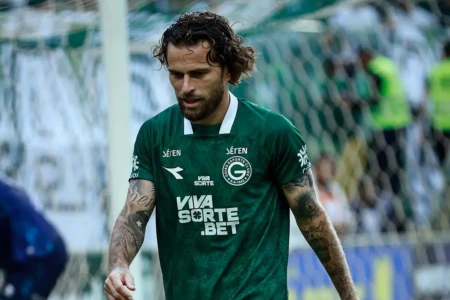 Lucas Lima em partida pelo Goiás