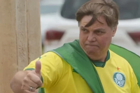 Com Bolsonaro na Papudinha, sósia do ex-presidente comparece a ato no DF: "em defesa do país" "Mito Uber" publicou diversos registros