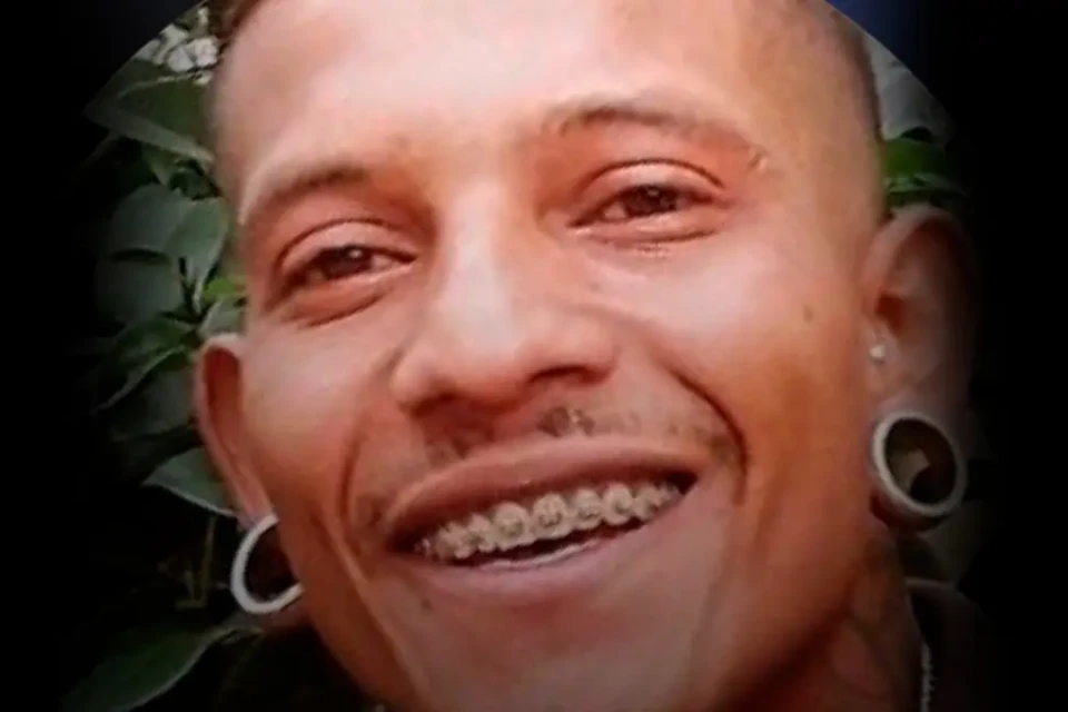 homem é morto após discussão e invasão a residência em Caldas Novas