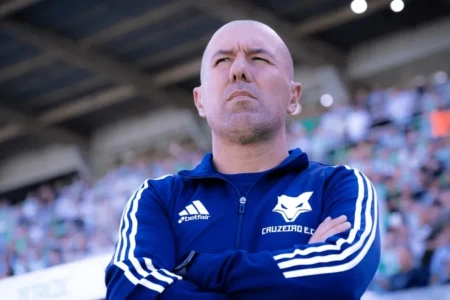 Flamengo acerta contratação de Leonardo Jardim