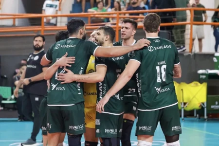 Goiás enfrenta o Joinville já projetando a semifinal da Copa Brasil no sábado.