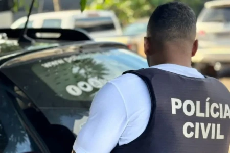 Policial civil cumprindo mandado - (Foto: reprodução/PC)