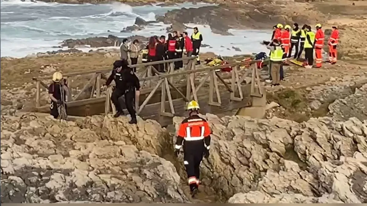 Passarela desaba em praia da Espanha e quatro pessoas morrem (Foto: Reprodução)