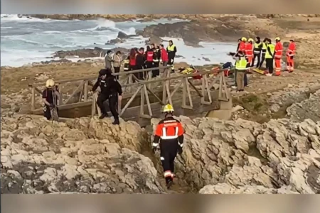 Passarela desaba em praia da Espanha e quatro pessoas morrem (Foto: Reprodução)