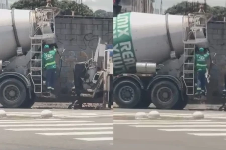 Imagem mostra trabalhador despejando resíduos de cimento em sarjeta do Setor Sul