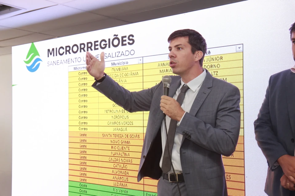Pedro Sales explica divisão microrregional do estado para implantação do plano de saneamento
